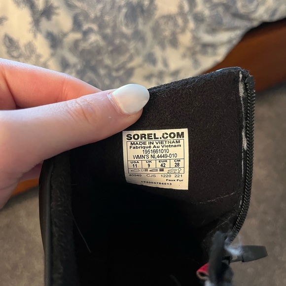 Sorel boots - Picture 3 of 5